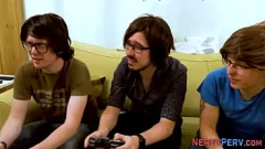 Reproducir Cleo Summers de Leeds hace una mamada y una paja alucinantes a chicos nerds en este vídeo HD amateur real