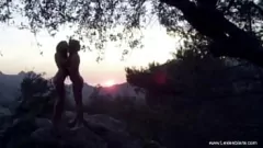 Odtwórz Lesbijka Martina odkrywa przyjemności swojego przyjaciela Nikola zabawkami i masturbacją