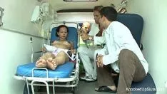 Oynat Doktor Ve Hemşire Hamile Bir Hastayı Sikiyor