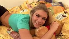 Jouer Masturbazione in webcam con pene di gomma e orgasmo con schizzi