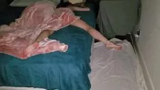 Odtwórz Zawroty głowy spowodowane młodym alkoholem są wykorzystywane seksualnie podczas snu