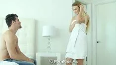 Abspielen Natalia Starr duscht vor dem Sex heiß