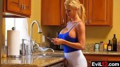 Reproducir Peliculas Porno De Masajes Con Una Pitipoanca De Silicona
