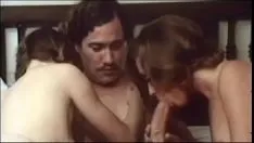 Oynat 1970'lerden En Eski Porno Filmler Nasıl Sikildiler