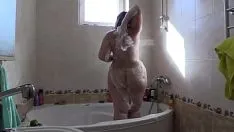 Play Fat Films When Taking A Bath