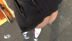 Anal in public cu tarfa amatoare de senzatii tari si pule mari