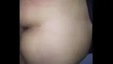 Reproducir Esta zorra morena tiene un trasero regordete y juguetón y quiere tener sexo