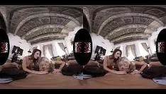 Oynat Amının, sikini ona sokacak kadar ıslak olduğundan emin olur ve devam eder