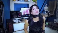 Afspelen Ze doet orale seks totdat het sperma in de mond springt van deze brunette die er meerdere draagt