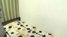 Oynat Büyük derili Rusnac, kendisine cinsel masaj yapmak zorunda olan bir hizmetçiyi sikiyor