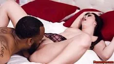 Jouer Cette femme blonde n'est pas baisée et ferait n'importe quoi pour une bite de gitane noire