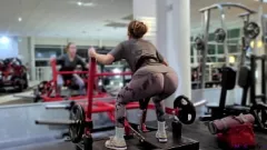 Oynat Spor Salonunda Aldatan Kız Arkadaşına Creampie Sürprizi
