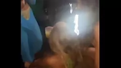 Afspelen Anitta's Britney Spears-fantasie komt tot leven: een sexy Halloweenfeest