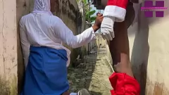Abspielen Weihnachtsorgie mit dem Weihnachtsmann: Überlastung des schwarzen Schwanzes im Hinterhof