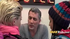 Abspielen Kratzen Sie meinen Juckreiz: Euro Teen Dreier in einem kostenlosen Hotelzimmer