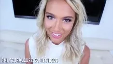 Reproducir La rubia de ojos azules folla como una mujer insaciable