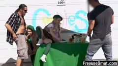 Jouer Le beau-père tire parti de la belle-fille blonde innocente Coco Lovelock