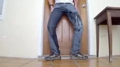 Oynat Çaresiz kot ıslatma ve cumshot derlemesi
