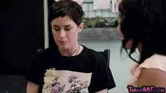 Redare Babii lesbiene de abanos devin sălbatici cu linsul de păsărică, cu degetul și cu fața